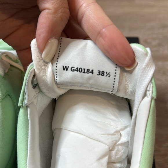 ❌SOLD❌ Chanel Sneakers Green 38.5 *RARE* - Picture 6 of 9